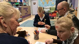 Unge fra Lysholmskolen deltager i konfirmandundervisning