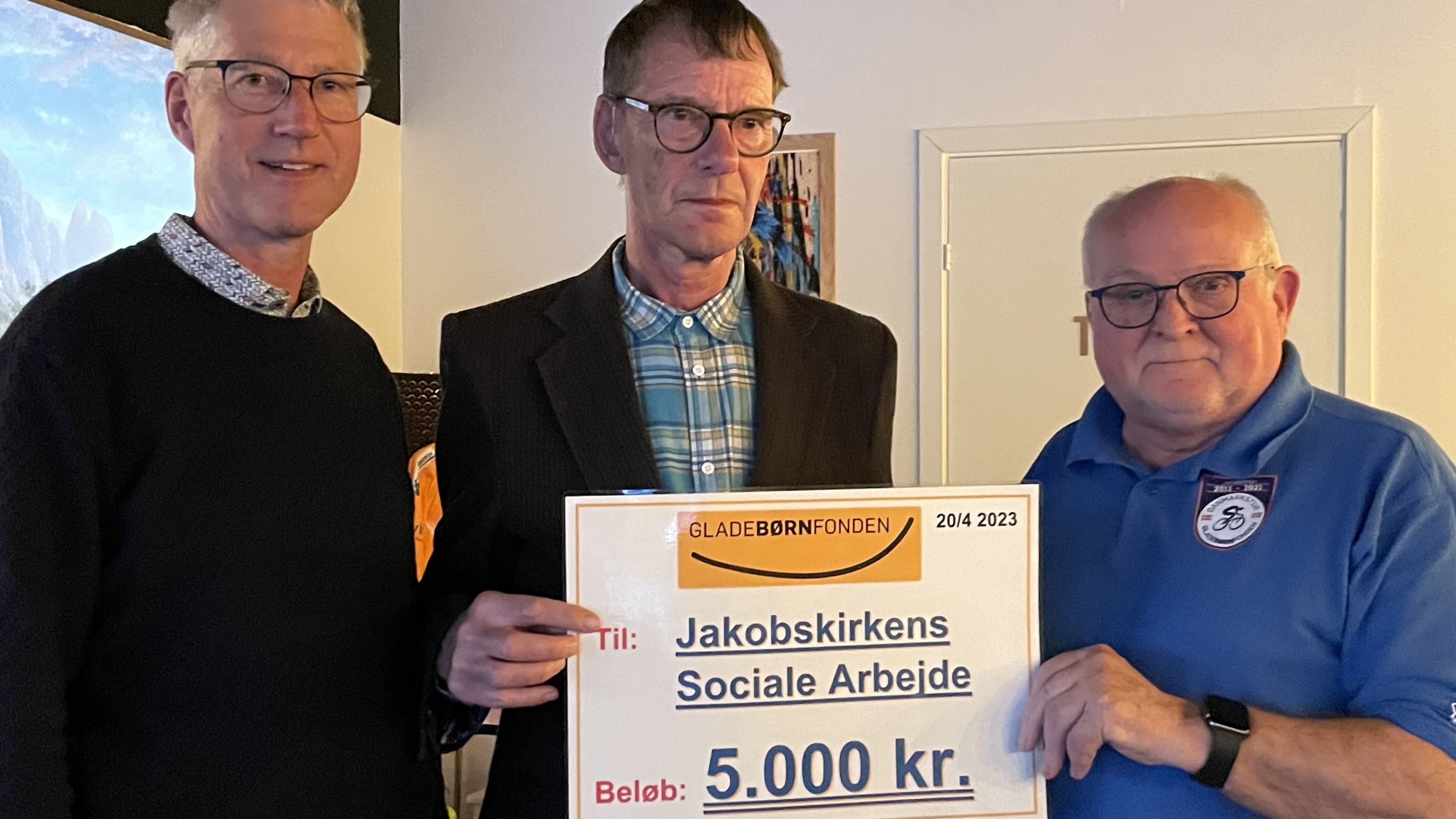 Overrækkelse af donation fra Foreningen Glade Børn